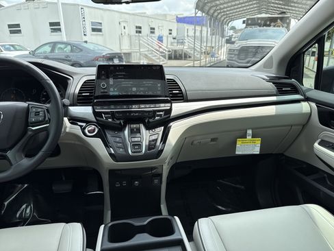 Used 2025 Honda Odyssey Touring image 31