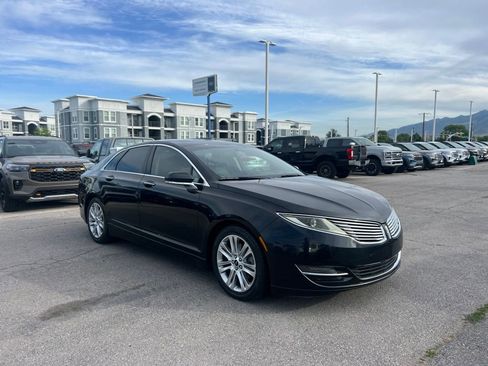 Used 2014 Lincoln MKZ FWD image 2