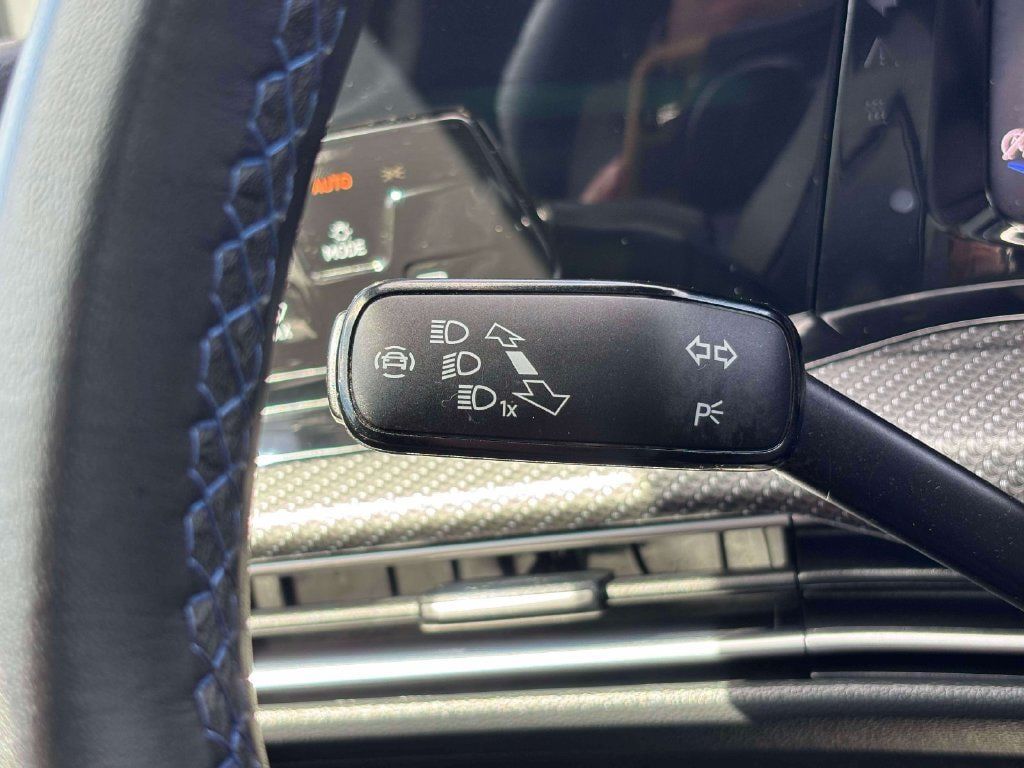 Used 2022 Volkswagen Golf R AWD/4WD image 31
