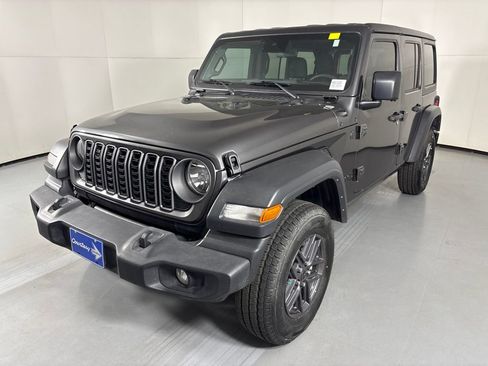 Used 2025 Jeep Wrangler Unlimited Sport AWD/4WD image 4