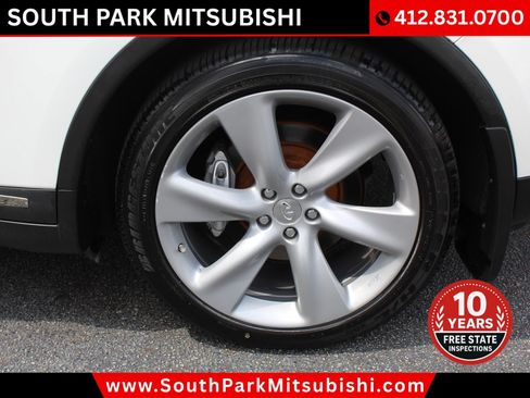 Used 2014 INFINITI QX70 AWD w/ Sport Technology Package image 34