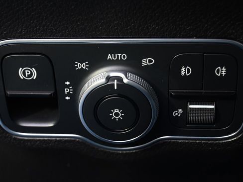 Used 2021 Mercedes-Benz GLB 250 4MATIC image 24