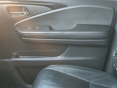 Used 2017 Honda Pilot Touring image 32