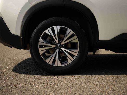 Used 2023 Nissan Rogue SV AWD/4WD image 26