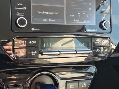 Used 2022 Toyota Prius XLE image 15