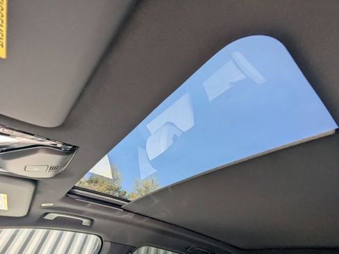 Used 2024 BMW X5 sDrive40i w/ M Sport Package image 11