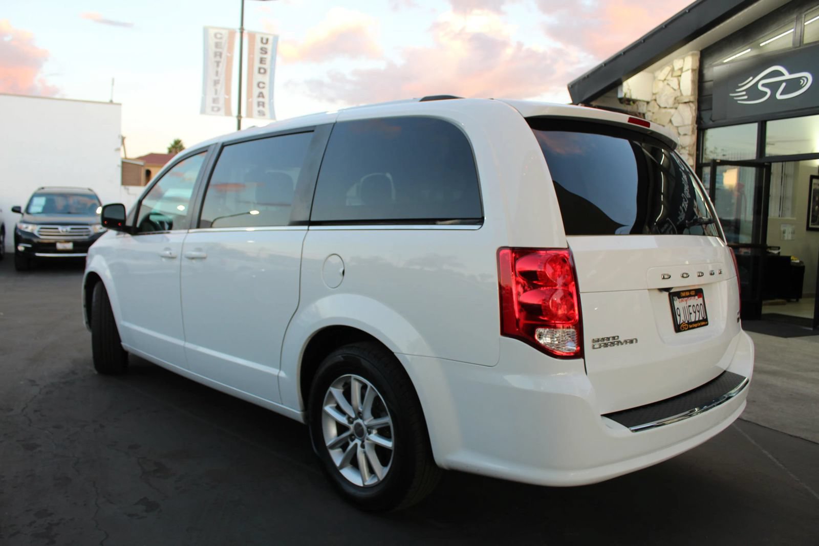 Used 2019 Dodge Grand Caravan SXT FWD image 3