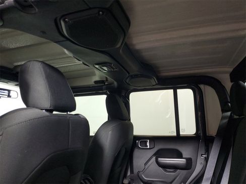 Used 2020 Jeep Gladiator Sport image 22