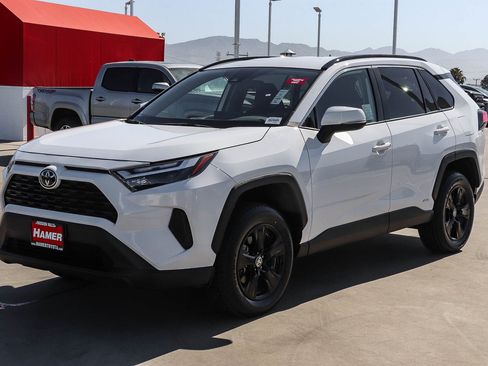 Certified 2025 Toyota RAV4 XLE AWD/4WD image 3