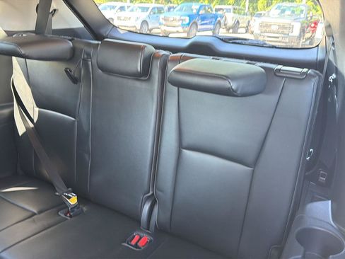 Used 2023 Toyota Highlander XLE FWD image 12