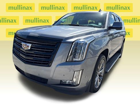 Used 2020 Cadillac Escalade ESV Platinum w/ Escalade Sport Edition image 11