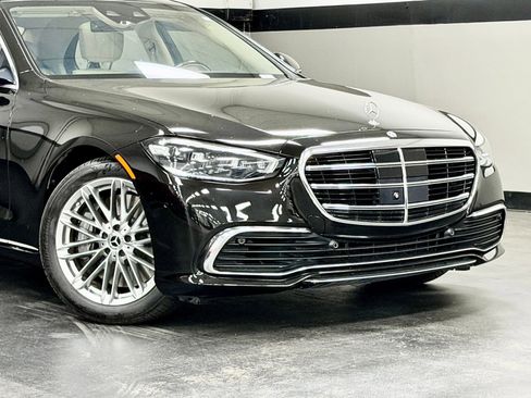 Used 2021 Mercedes-Benz S 580 4MATIC Sedan image 2