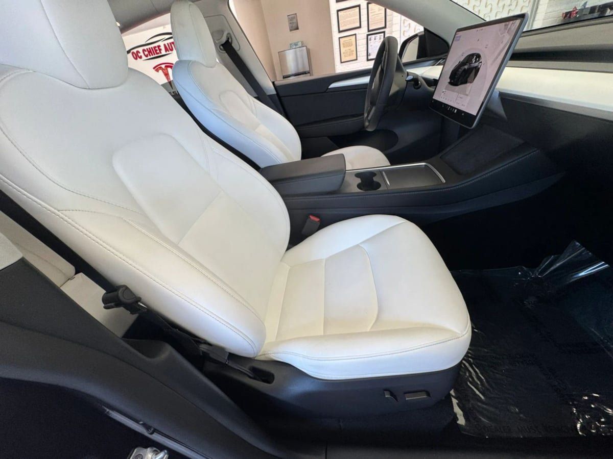 Used 2024 Tesla Model Y Long Range RWD image 14