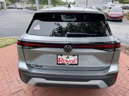 New 2026 Volkswagen Tiguan SE FWD image 5