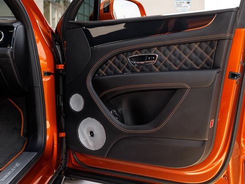 Used 2021 Bentley Bentayga image 43