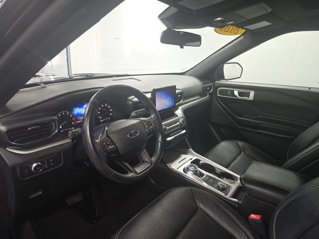 Used 2020 Ford Explorer XLT w/ Equipment Group 202A AWD/4WD image 33