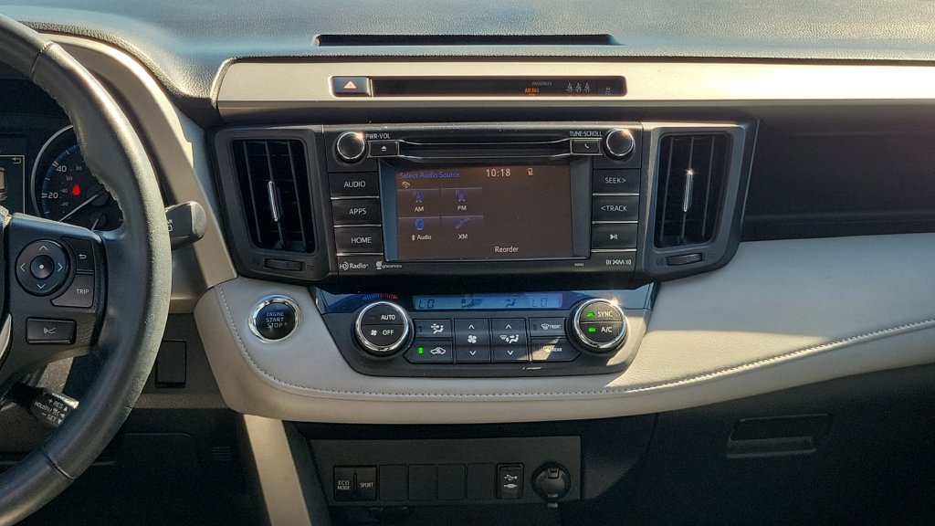 Used 2018 Toyota RAV4 XLE FWD image 13