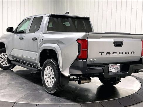 Used 2024 Toyota Tacoma SR image 12