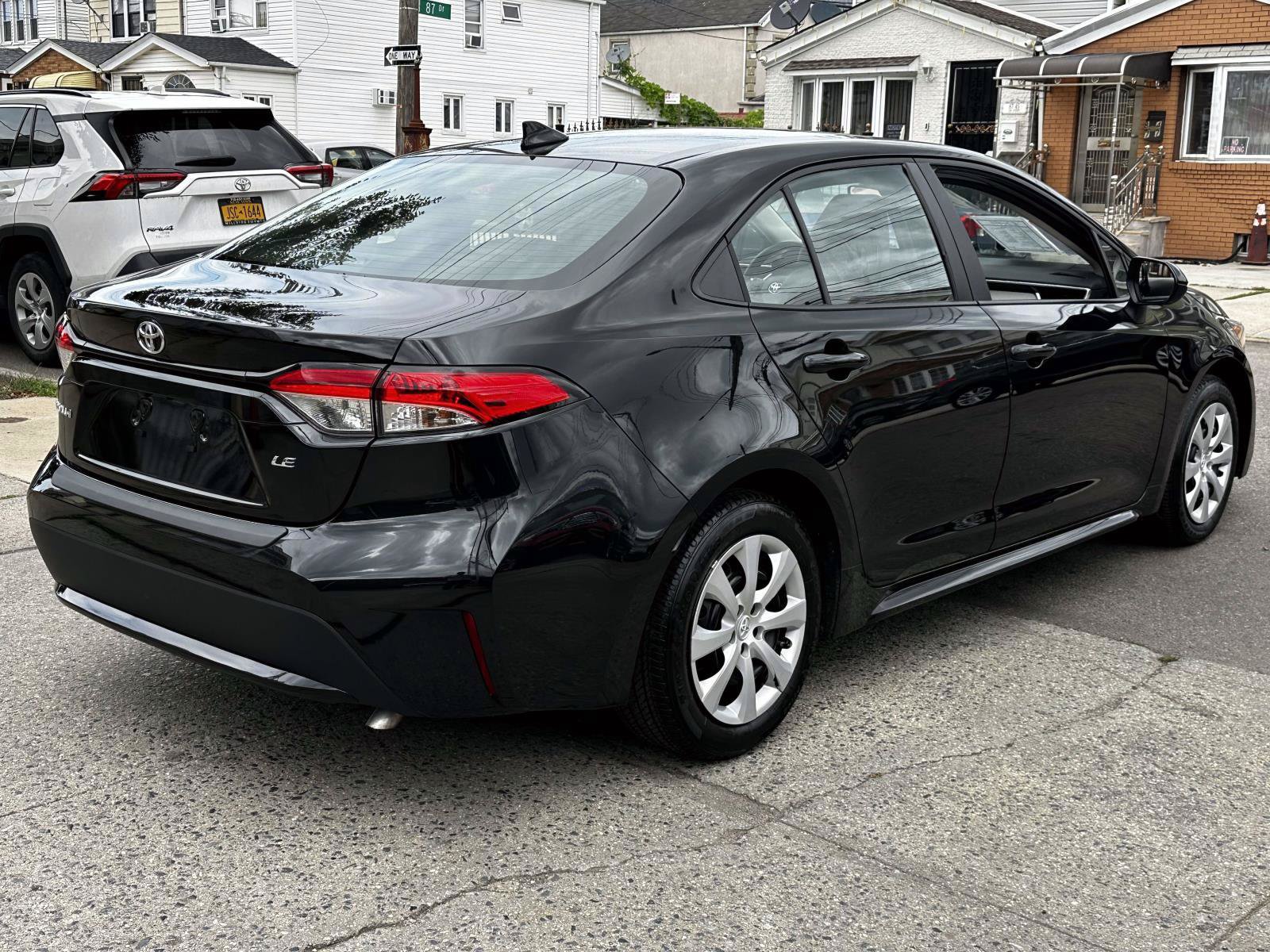 Certified 2022 Toyota Corolla LE FWD image 5
