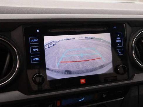 Used 2018 Toyota Tacoma TRD Sport AWD/4WD image 17