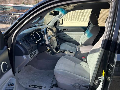 Used 2011 Toyota Tacoma 4x4 Double Cab w/ SR5 Pkg #2 image 10