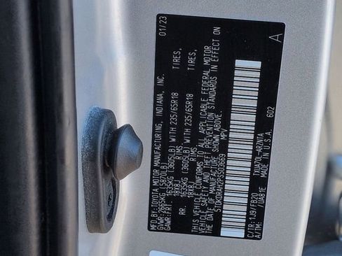 Certified 2023 Toyota Highlander LE image 33