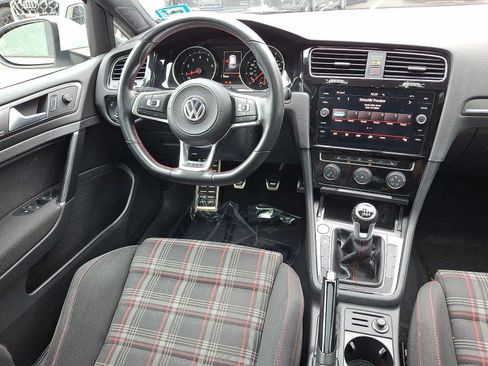 Used 2018 Volkswagen GTI SE FWD image 15
