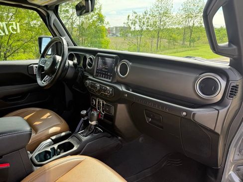 Used 2022 Jeep Wrangler Unlimited Rubicon w/ LED Lighting Group AWD/4WD image 23