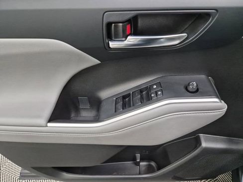 Used 2022 Toyota Highlander XLE image 13