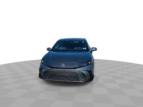 Used 2025 Toyota Camry SE image 3