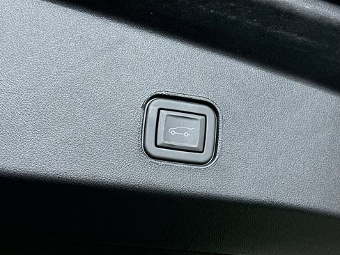 Used 2025 Cadillac Lyriq Sport image 31