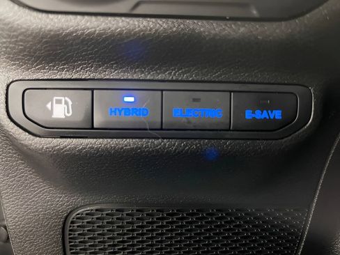 Used 2021 Jeep Wrangler Unlimited Sahara w/ Cold Weather Group AWD/4WD image 19