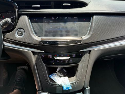 Used 2017 Cadillac XT5 Luxury image 28