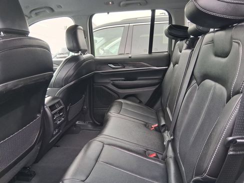 Used 2023 Jeep Grand Cherokee Limited w/ Luxury Tech Group II AWD/4WD image 32
