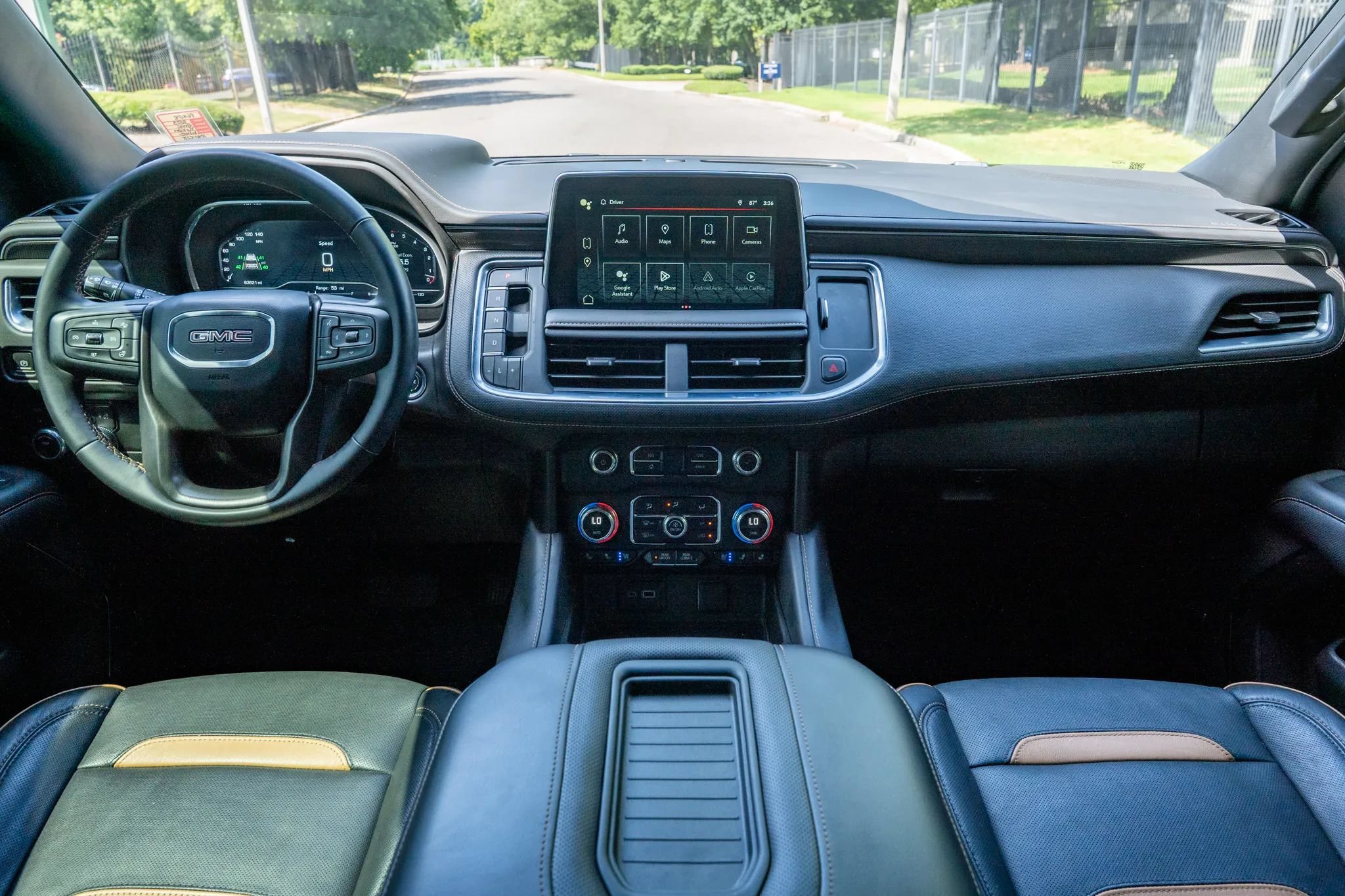 Used 2023 GMC Yukon XL AT4 w/ AT4 Premium Package AWD/4WD image 18