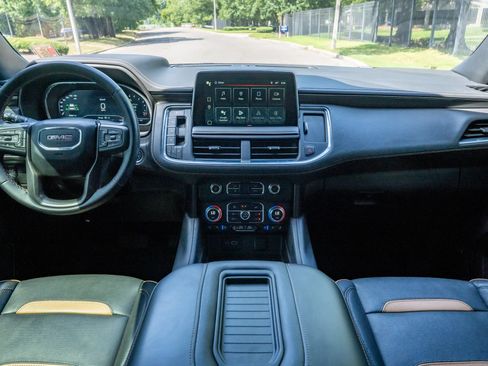 Used 2023 GMC Yukon XL AT4 w/ AT4 Premium Package AWD/4WD image 18