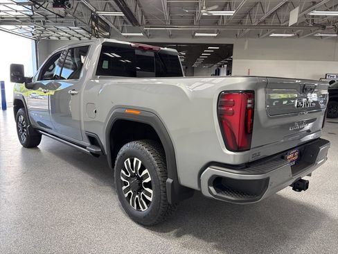 Used 2025 GMC Sierra 2500 Denali Ultimate AWD/4WD image 5