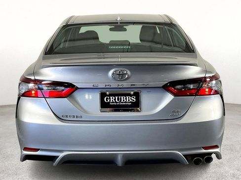 Used 2022 Toyota Camry SE image 6