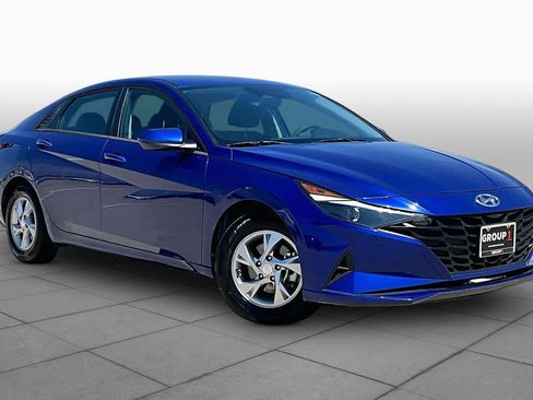Used 2021 Hyundai Elantra SE FWD image 3