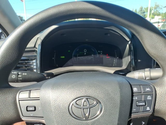 Used 2025 Toyota Camry LE FWD image 19