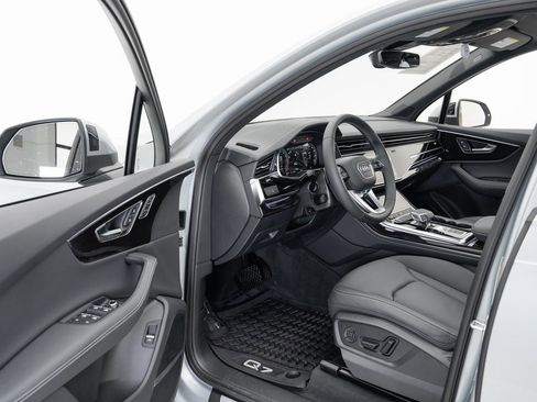 Certified 2025 Audi Q7 3.0T Premium Plus image 7