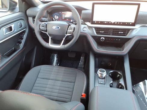 New 2026 Ford Explorer ST-Line w/ ST-Line Street Pack RWD image 4