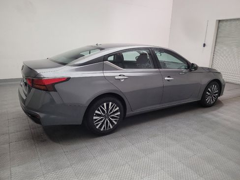 Used 2025 Nissan Altima 2.5 SV FWD image 10