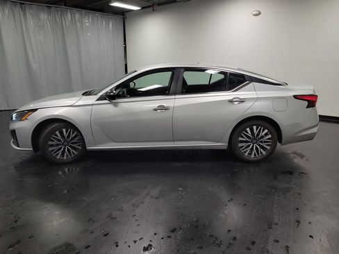 Used 2024 Nissan Altima 2.5 SV FWD image 5