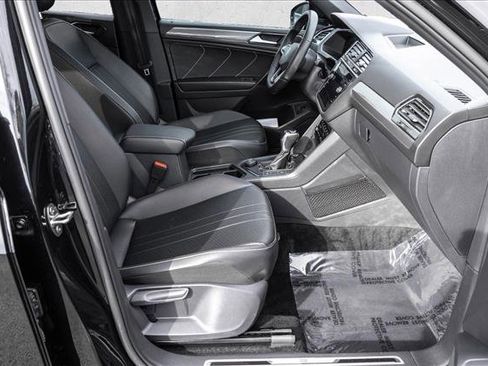 Used 2024 Volkswagen Tiguan SE R-Line image 25