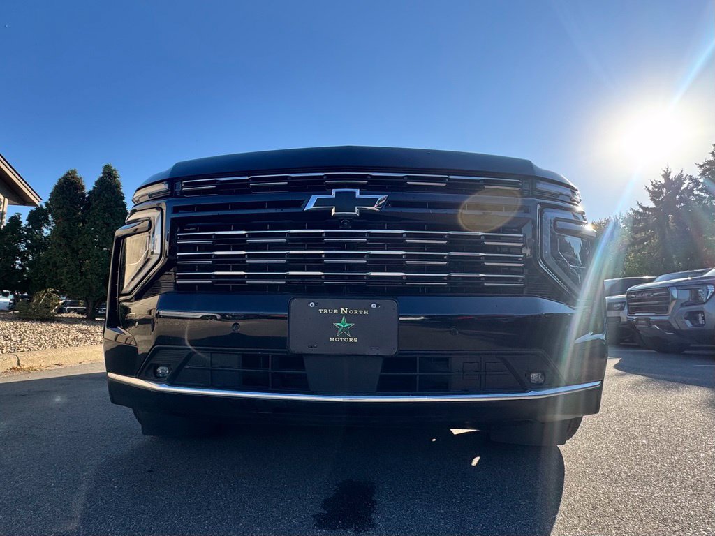 Used 2025 Chevrolet Suburban High Country AWD/4WD image 5