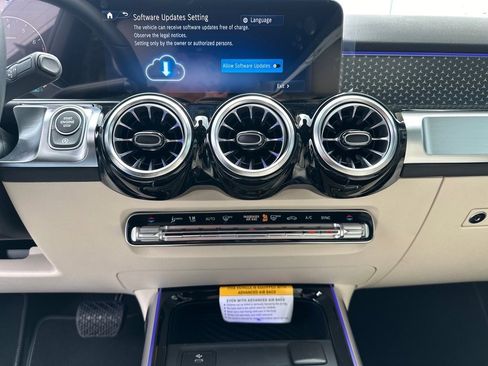 New 2025 Mercedes-Benz GLB 250 4MATIC image 21