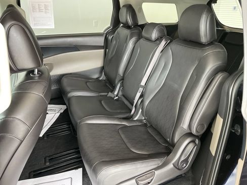 Used 2026 Kia Carnival FWD image 20