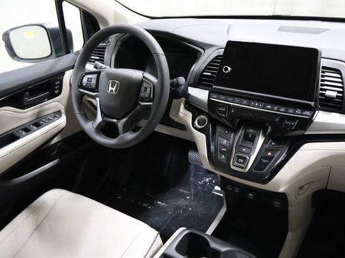 New 2026 Honda Odyssey Touring image 18