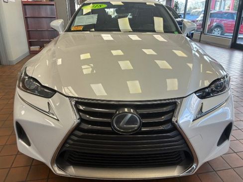 Used 2018 Lexus IS 300 image 4